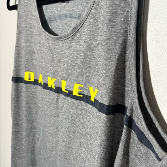 Oakley Hydrolix Size Large Tank Top Athletic Muscle Shirt Double-Sided - Picture 2 of 4